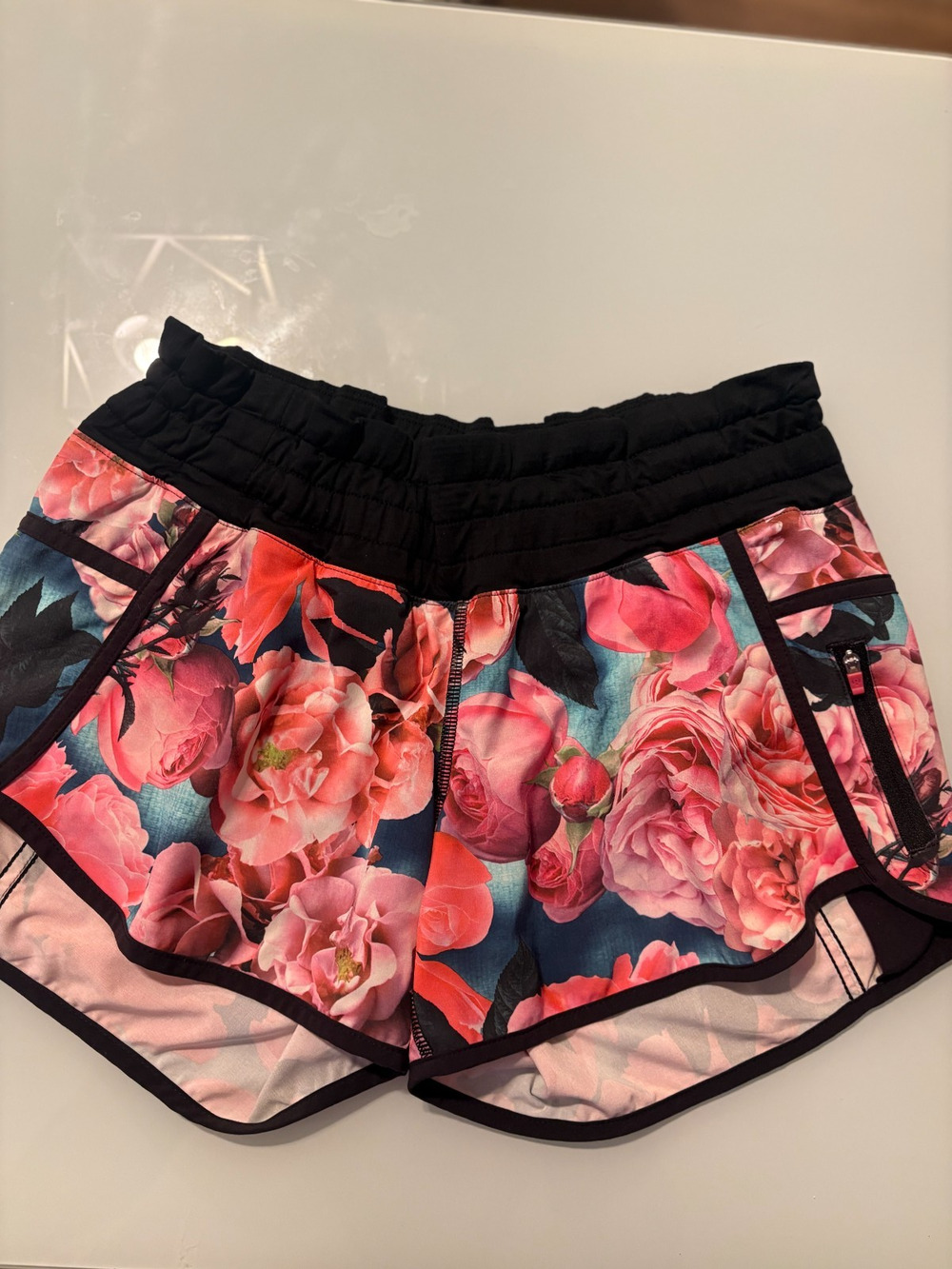 Lululemon Secret Garden Rose Floral Pink Black Tracker Shorts Size 4 RARE HTF